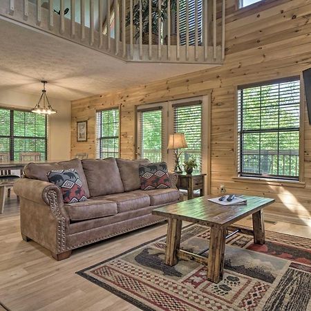 Rustic Pigeon Forge Home With Private Hot Tub! Luaran gambar