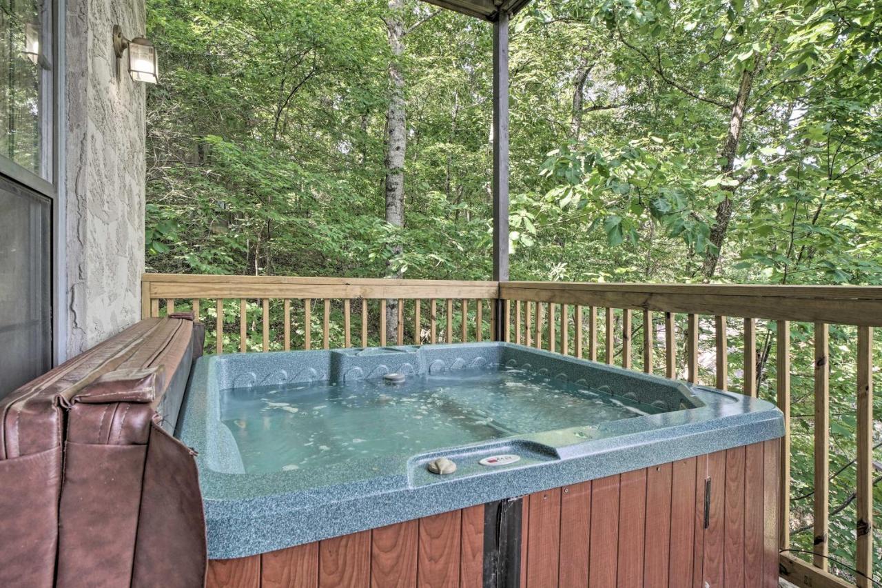 Rustic Pigeon Forge Home With Private Hot Tub! Luaran gambar