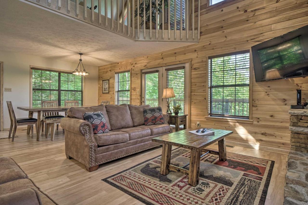 Rustic Pigeon Forge Home With Private Hot Tub! Luaran gambar