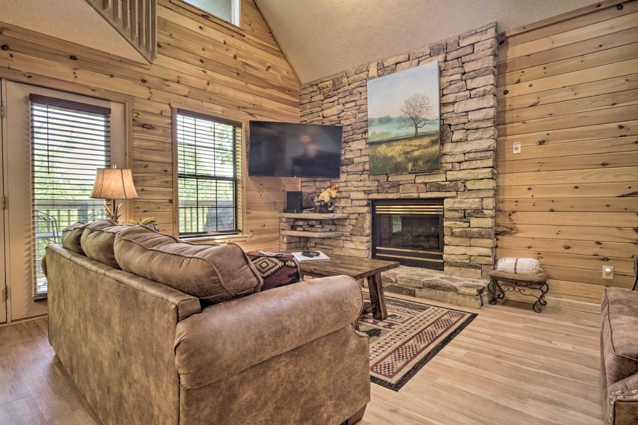 Rustic Pigeon Forge Home With Private Hot Tub! Luaran gambar