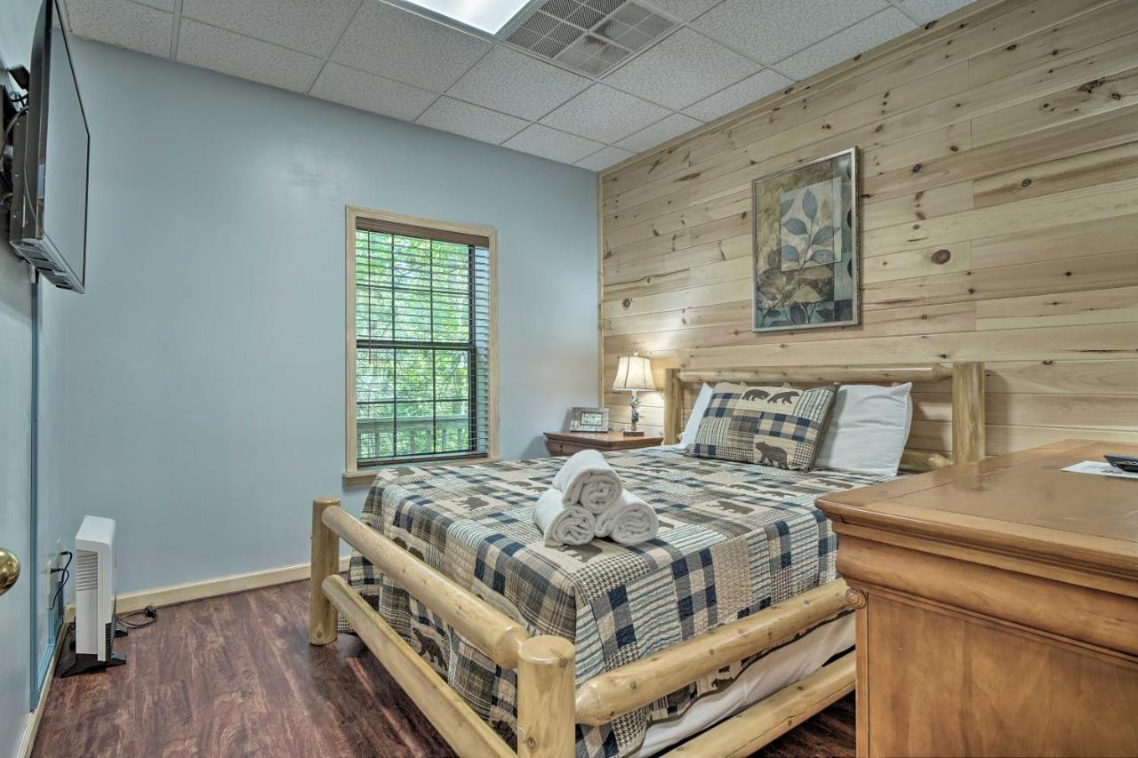Rustic Pigeon Forge Home With Private Hot Tub! Luaran gambar
