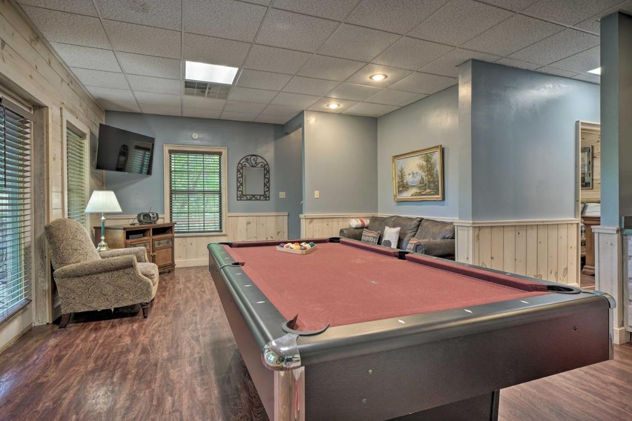 Rustic Pigeon Forge Home With Private Hot Tub! Luaran gambar