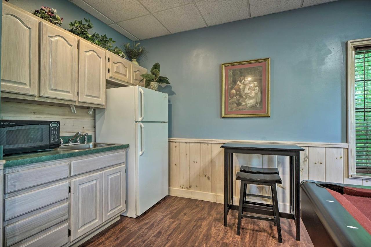 Rustic Pigeon Forge Home With Private Hot Tub! Luaran gambar