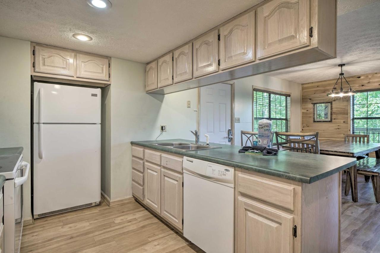 Rustic Pigeon Forge Home With Private Hot Tub! Luaran gambar