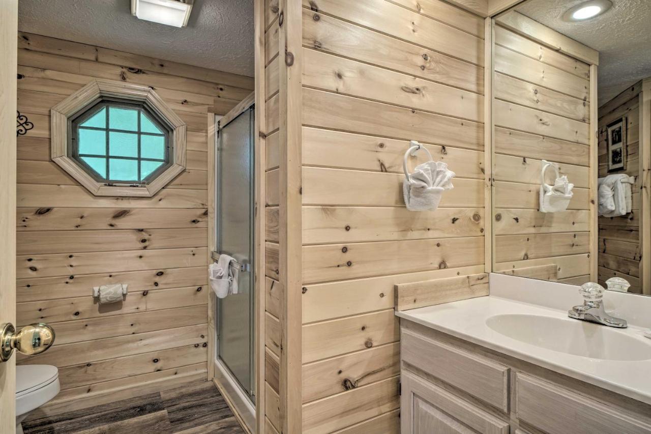 Rustic Pigeon Forge Home With Private Hot Tub! Luaran gambar